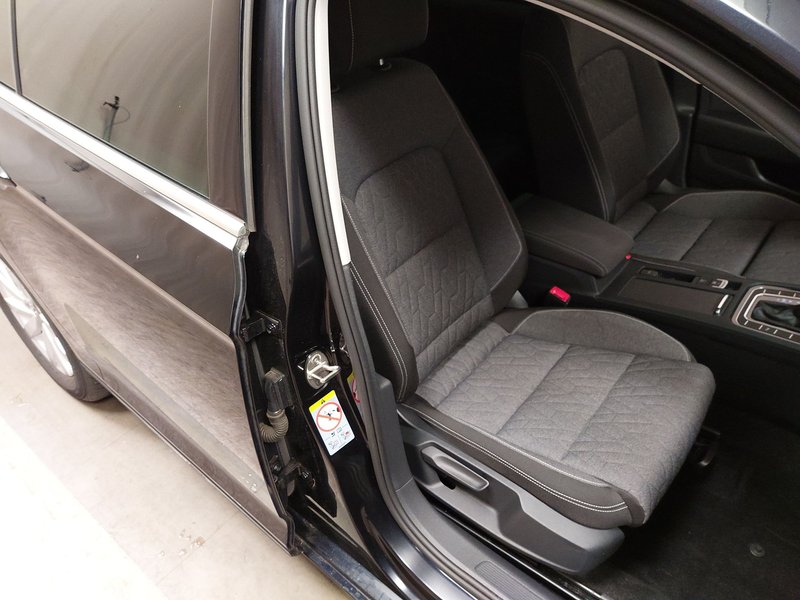 Volkswagen Passat Variant 2.0 TDI Business • ACC • električna peta vrata — 10