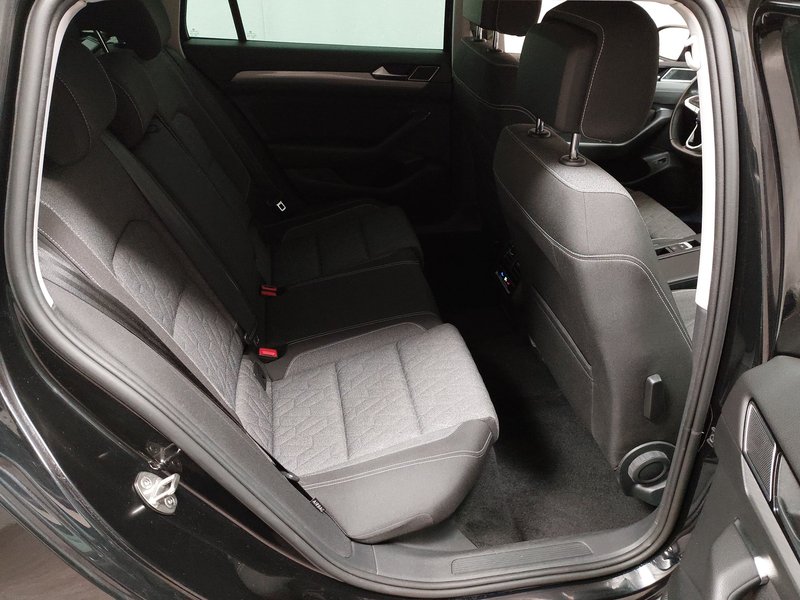 Volkswagen Passat Variant 2.0 TDI Business • ACC • električna peta vrata — 12