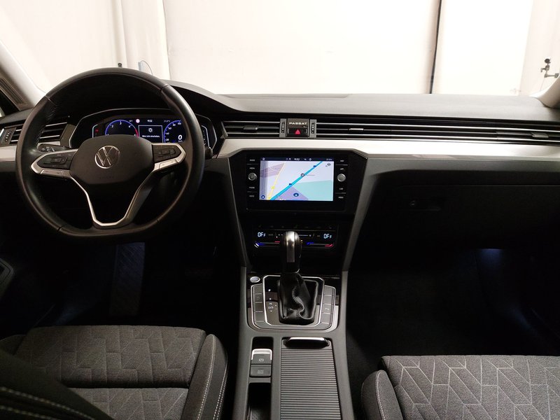 Volkswagen Passat Variant 2.0 TDI Business • ACC • električna peta vrata — 13