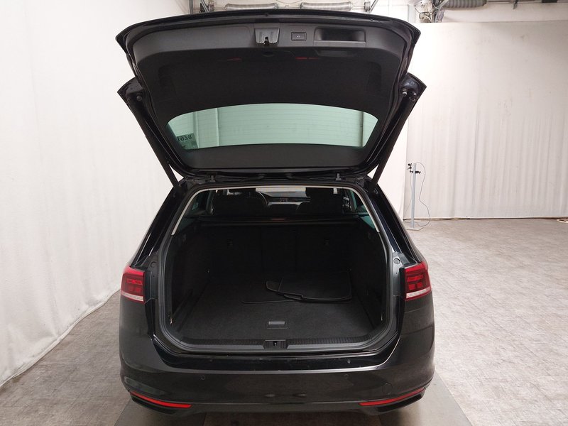 Volkswagen Passat Variant 2.0 TDI Business • ACC • električna peta vrata — 15