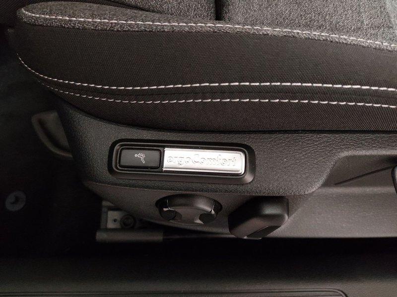 Volkswagen Passat Variant 2.0 TDI Business • ACC • električna peta vrata — 21