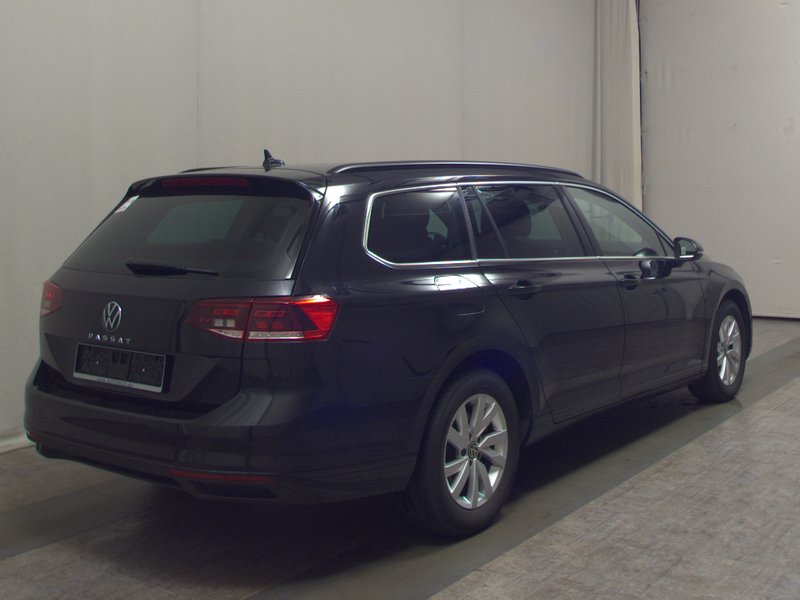 Volkswagen Passat Variant 2.0 TDI Business • ACC • električna peta vrata — 4