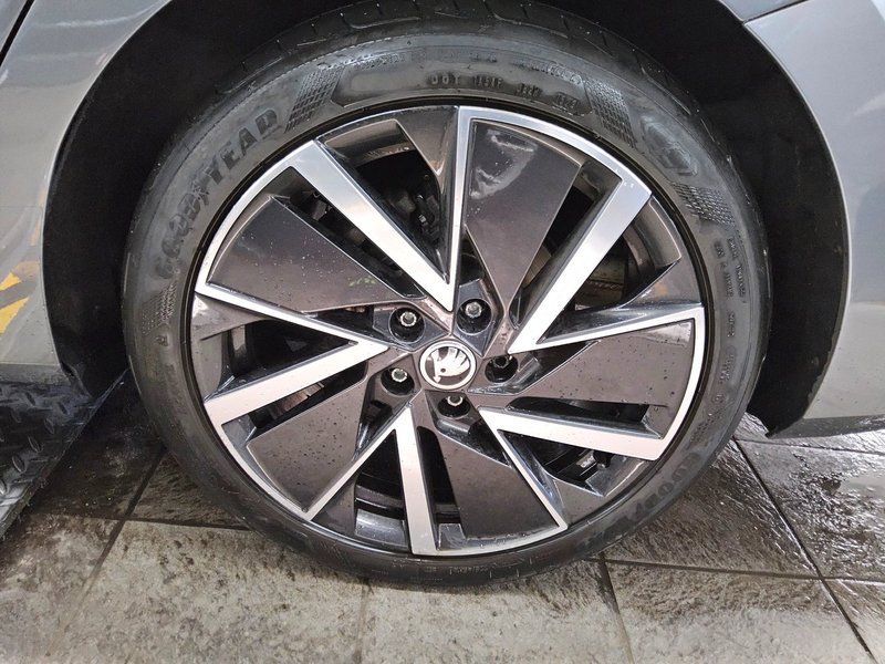 Škoda Octavia Kombi 2.0 TDI automatik Ambition • ACC • AHK — 11