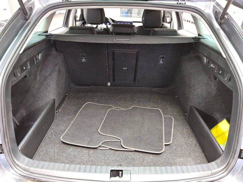 Škoda Octavia Kombi 2.0 TDI automatik Ambition • ACC • AHK — 12