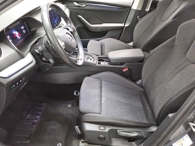 Škoda Octavia Kombi 2.0 TDI automatik Ambition • ACC • AHK — 9