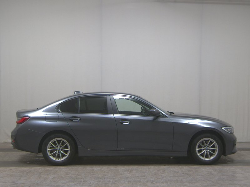 BMW 320d automatik Advantage • LED
