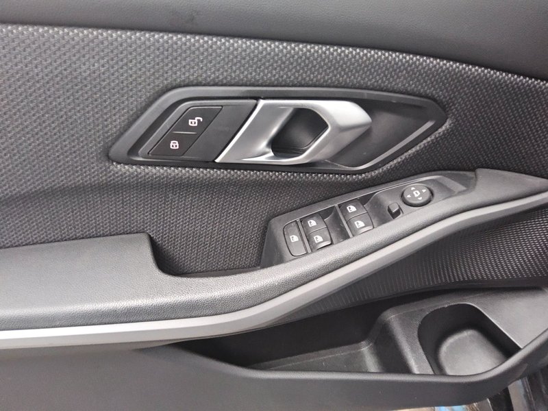 BMW 320d automatik Advantage • LED — 10