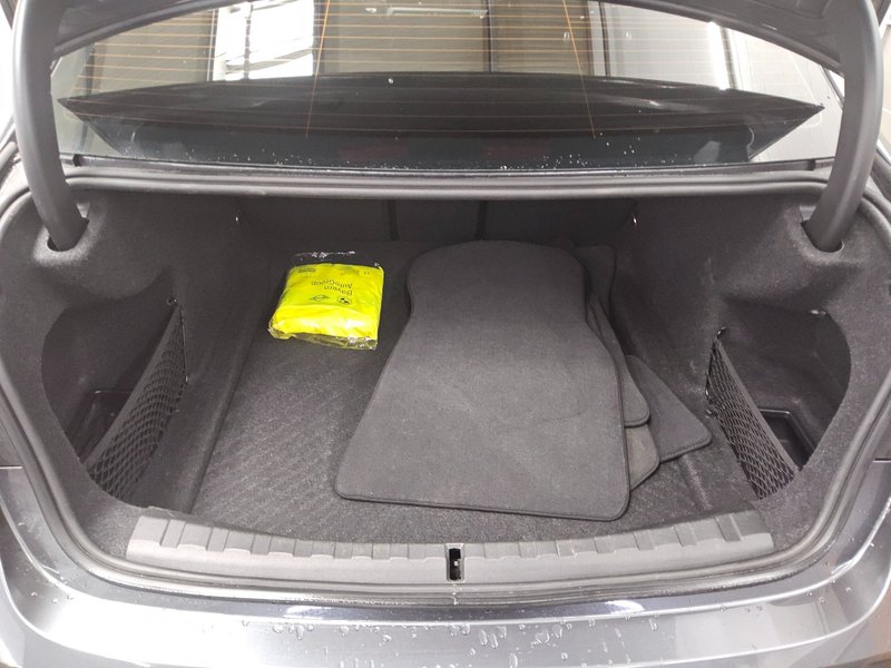 BMW 320d automatik Advantage • LED — 11