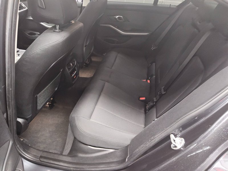 BMW 320d automatik Advantage • LED — 12