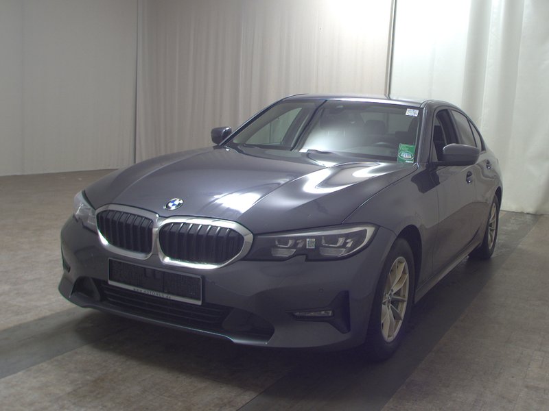 BMW 320d automatik Advantage • LED — 2