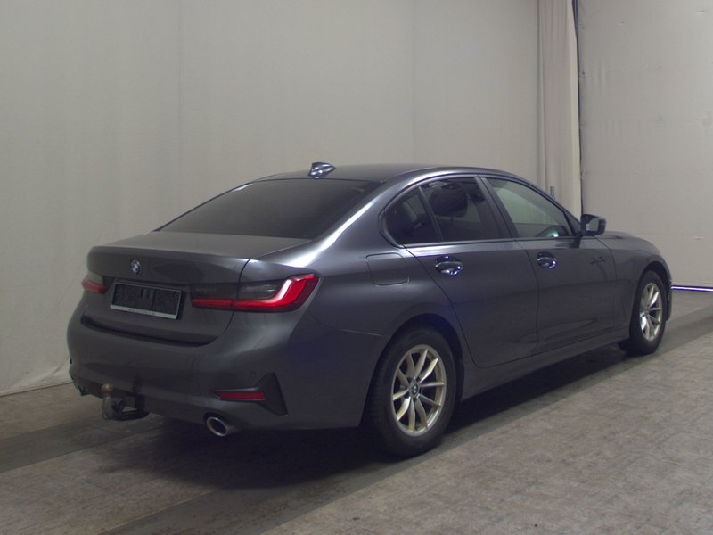 BMW 320d automatik Advantage • LED — 4