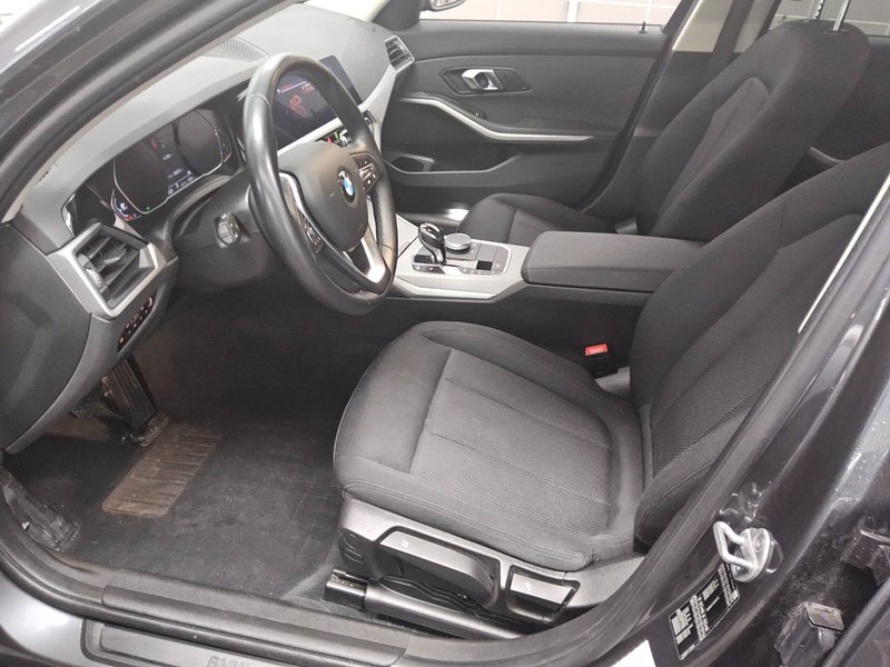 BMW 320d automatik Advantage • LED — 8