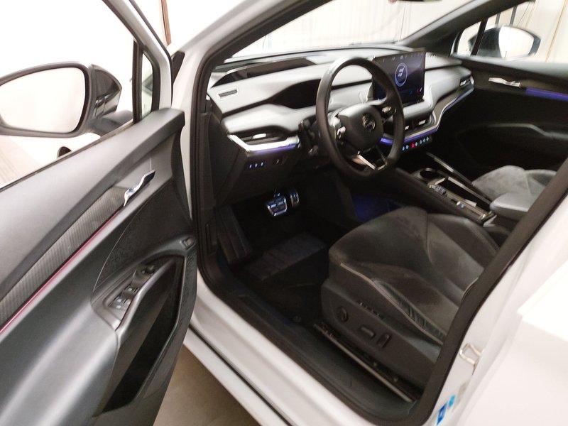 Škoda Enyaq iV 80 SportLine • ACC • AHK — 5