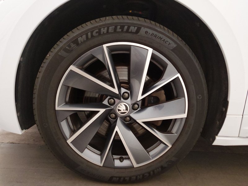 Škoda Enyaq iV 80 SportLine • ACC • AHK — 9
