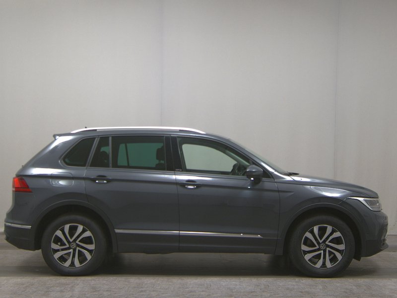 Volkswagen Tiguan 2.0 TDI automatik Active • HUD • Full LED