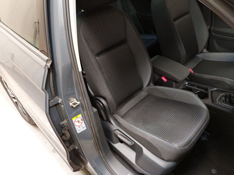 Volkswagen Tiguan 2.0 TDI automatik Active • HUD • Full LED — 10