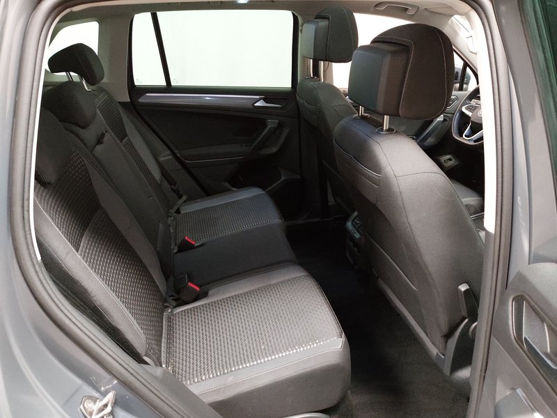 Volkswagen Tiguan 2.0 TDI automatik Active • HUD • Full LED — 12