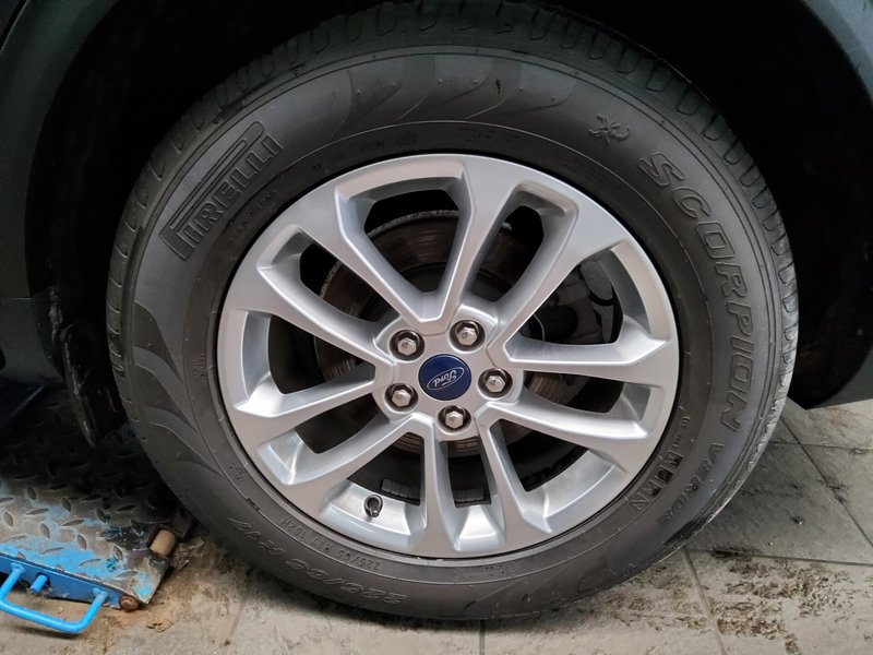 Ford Kuga 2.0 EcoBlue Titanium automatik • panorama • ACC — 11