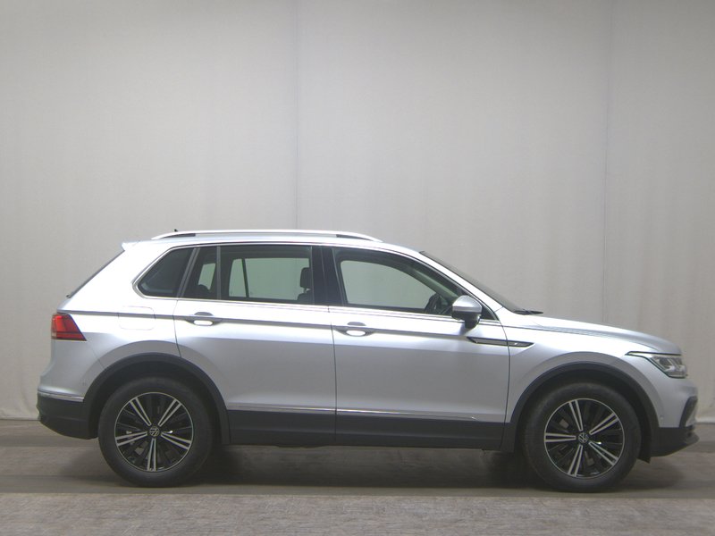 Volkswagen Tiguan 2.0 TDI automatik Life • ACC • 360° kamera