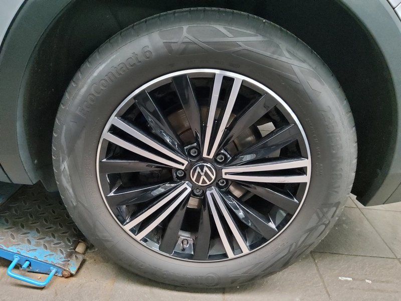 Volkswagen Tiguan 2.0 TDI automatik Life • ACC • 360° kamera — 11