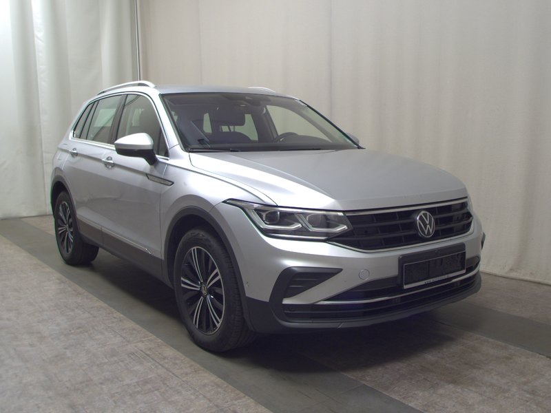 Volkswagen Tiguan 2.0 TDI automatik Life • ACC • 360° kamera — 3