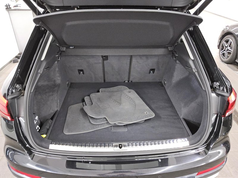 Audi Q3 35 TDI automatik advanced • Full LED • koža — 12