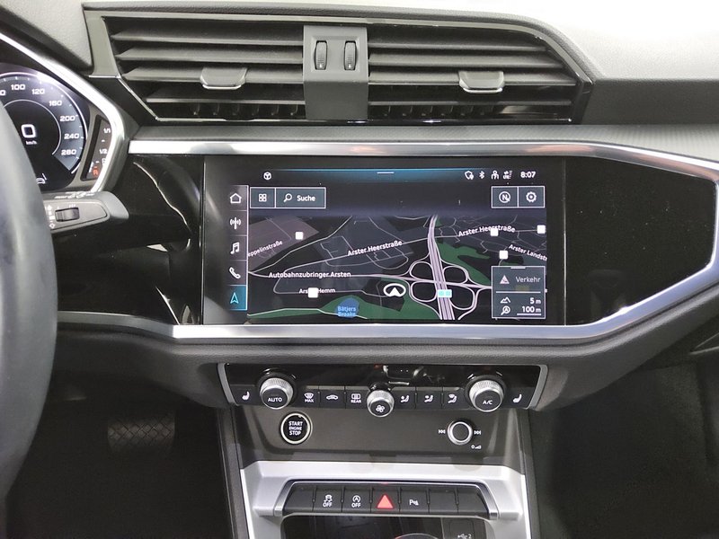 Audi Q3 35 TDI automatik advanced • Full LED • koža — 7