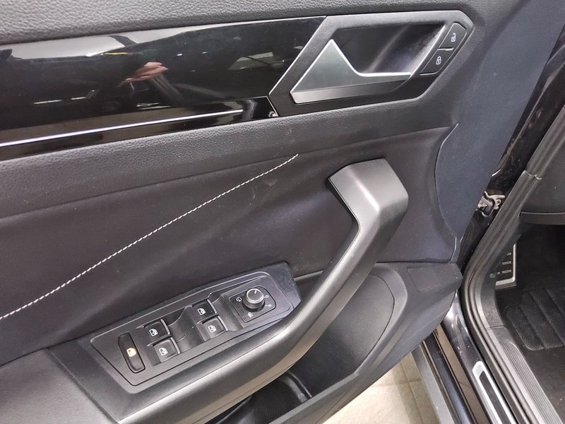 Volkswagen T-Roc 2.0 TSI 4MOTION automatik R-Line • ACC • AHK — 10