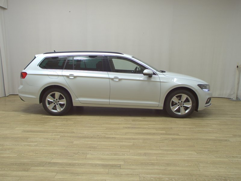 Volkswagen Passat Variant 2.0 TDI automatik Business • bežično punjenje • ACC