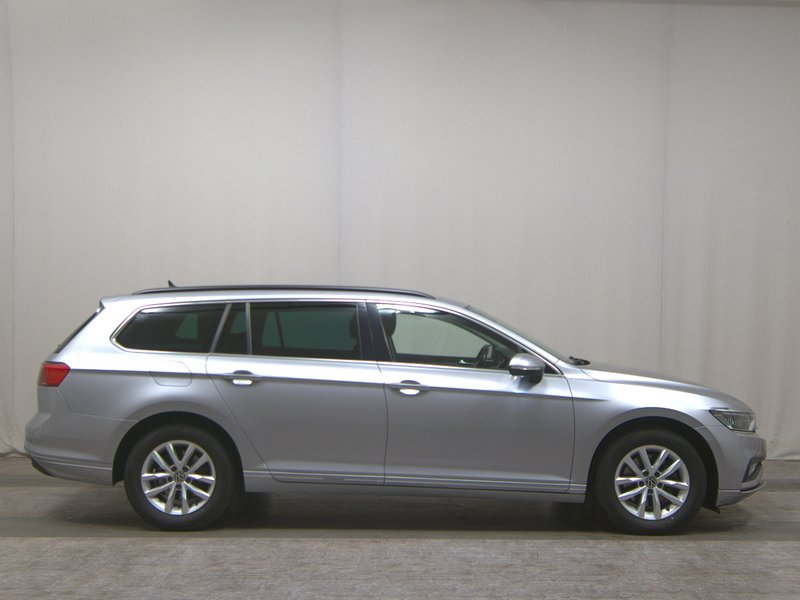 Volkswagen Passat Variant 2.0 TDI automatik Business • Kuka za vuču (zakretna)