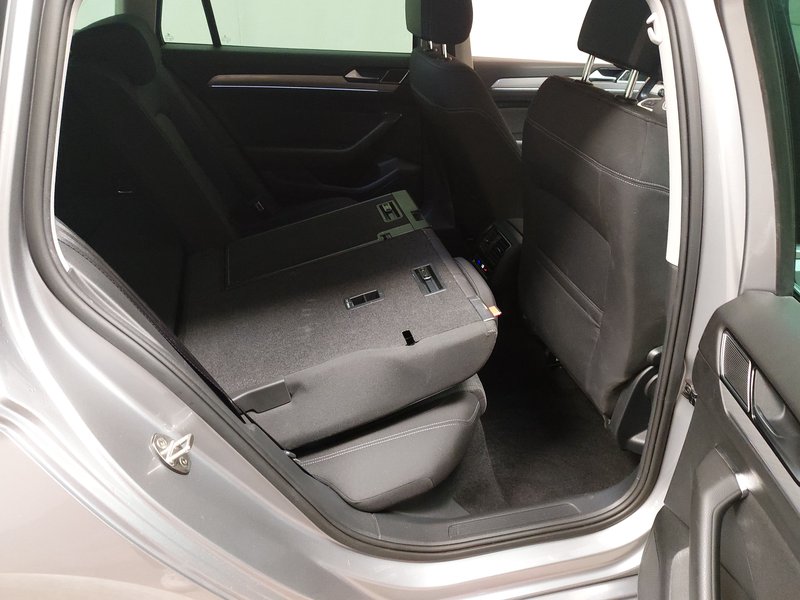 Volkswagen Passat Variant 2.0 TDI automatik Business • Kuka za vuču (zakretna) — 11