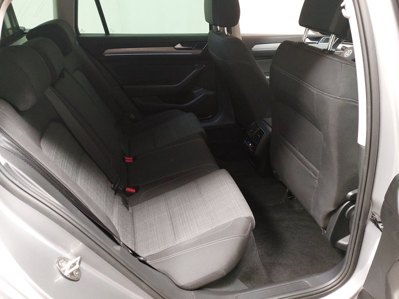 Volkswagen Passat Variant 2.0 TDI automatik Business • Kuka za vuču (zakretna) — 12
