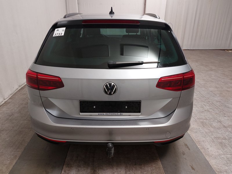 Volkswagen Passat Variant 2.0 TDI automatik Business • Kuka za vuču (zakretna) — 14