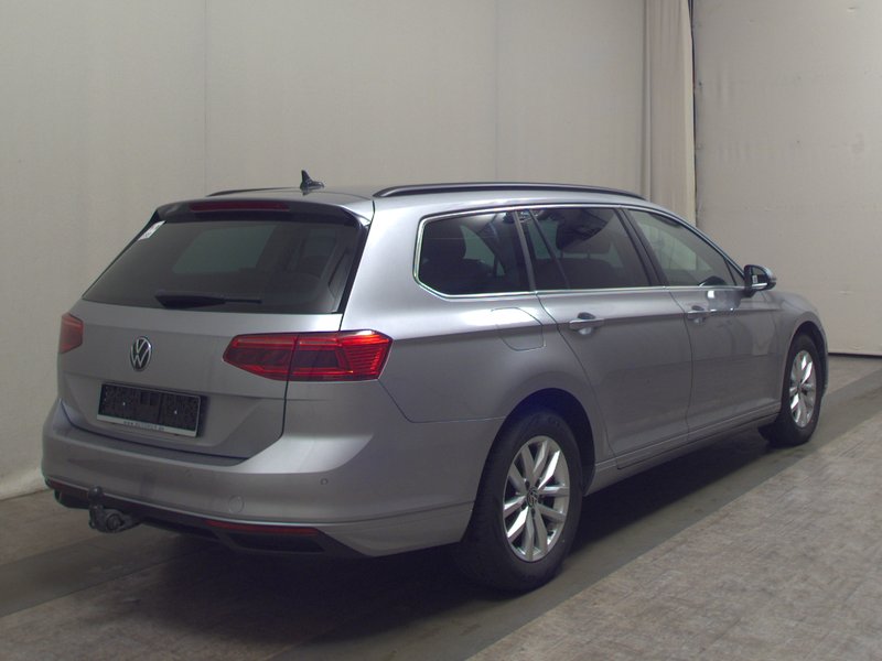Volkswagen Passat Variant 2.0 TDI automatik Business • Kuka za vuču (zakretna) — 4