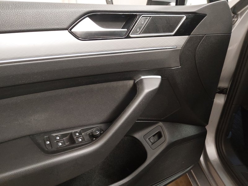 Volkswagen Passat Variant 2.0 TDI automatik Business • Kuka za vuču (zakretna) — 5