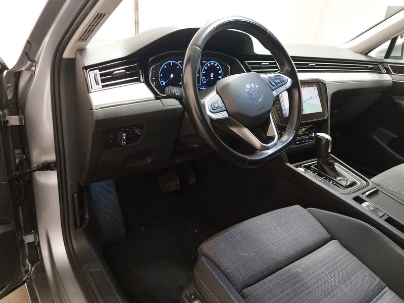 Volkswagen Passat Variant 2.0 TDI automatik Business • Kuka za vuču (zakretna) — 6