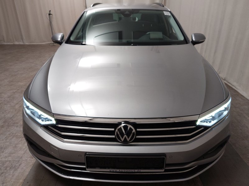 Volkswagen Passat Variant 2.0 TDI automatik Business • Kuka za vuču (zakretna) — 9