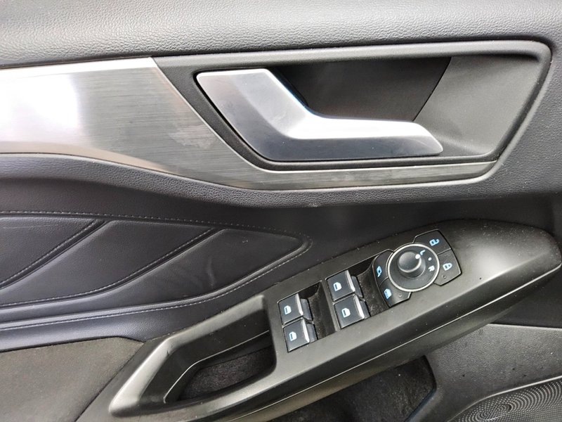 Ford Focus Turnier 1.5 EcoBlue automatik Titanium X • LED • navi — 10