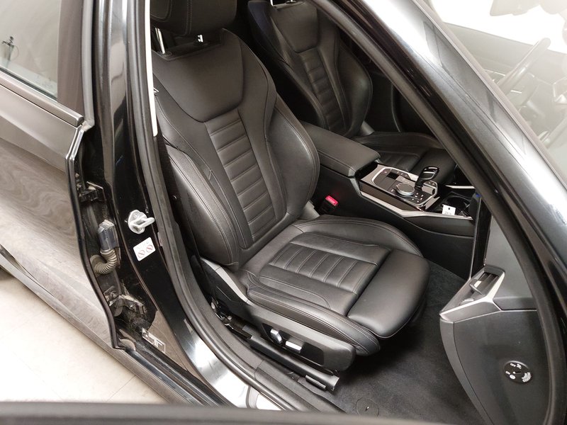 BMW 330e Sport Line automatik • ACC • 360° kamera — 10