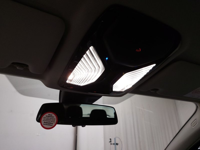 BMW 330e Sport Line automatik • ACC • 360° kamera — 13
