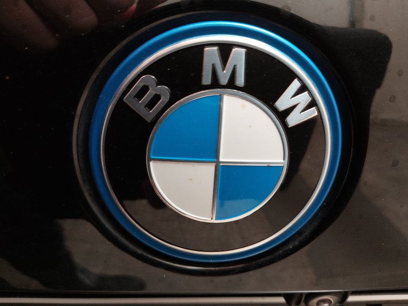 BMW 330e Sport Line automatik • ACC • 360° kamera — 18