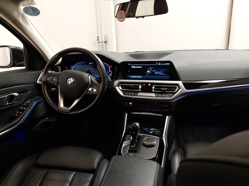 BMW 330e Sport Line automatik • ACC • 360° kamera — 21
