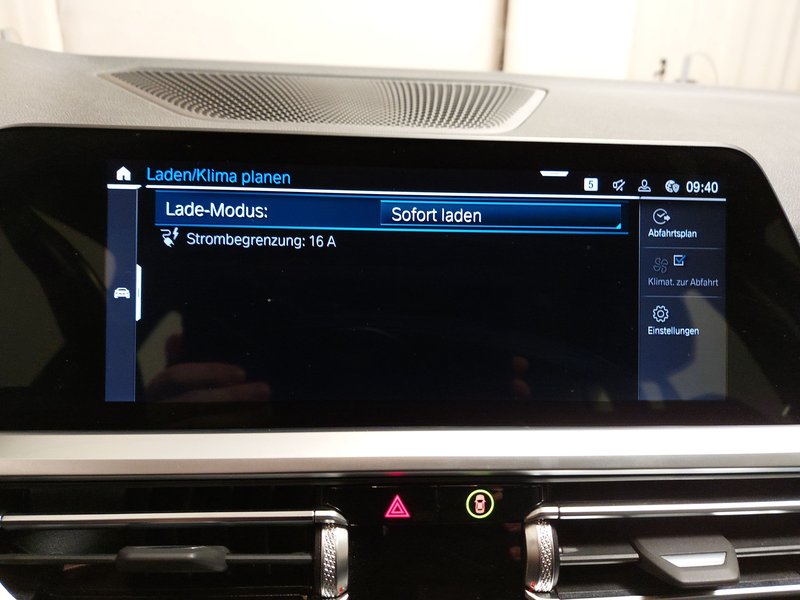 BMW 330e Sport Line automatik • ACC • 360° kamera — 24