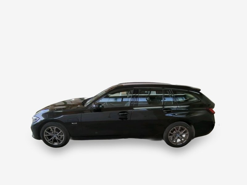 BMW 330e automatik Sport Line • ACC • 360° kamera — 3