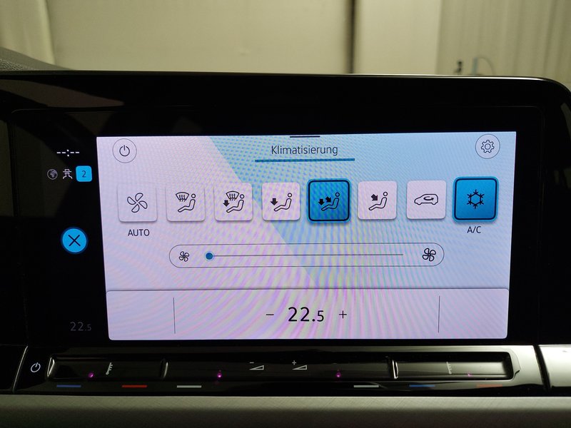 Volkswagen Golf Variant 2.0 TDI Life • ACC • LED — 19