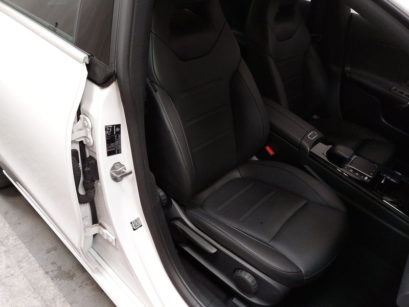 Mercedes-Benz CLA 250 e automatik Progressive • LED • djelomično koža — 10