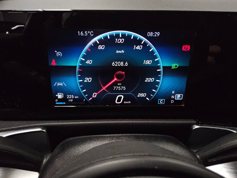 Mercedes-Benz GLB 200 d automatik Style • LED • digitalni instrumenti — 8