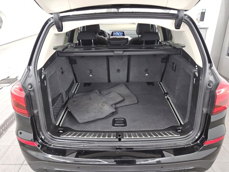 BMW X3 xDrive20i automatik Advantage • ACC • Full LED — 11