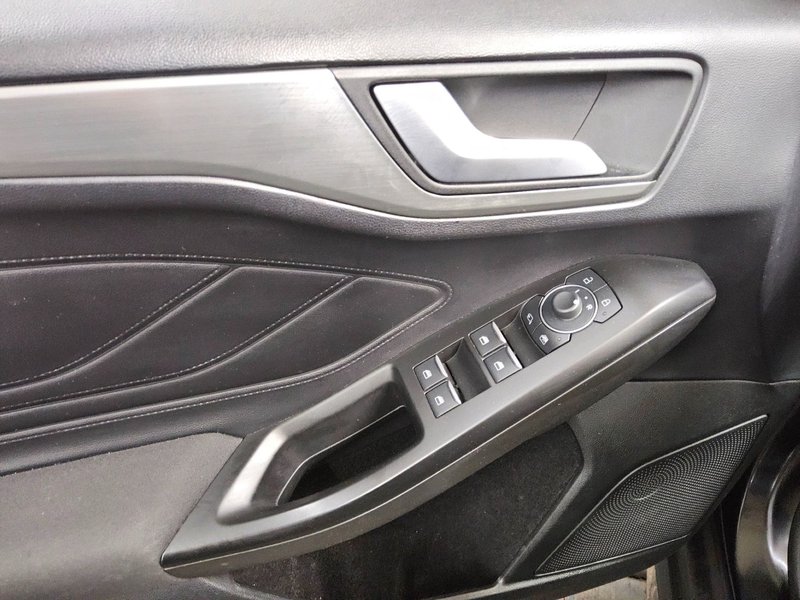 Ford Focus Turnier 1.5 EcoBlue Titanium automatik • LED • AHK — 9