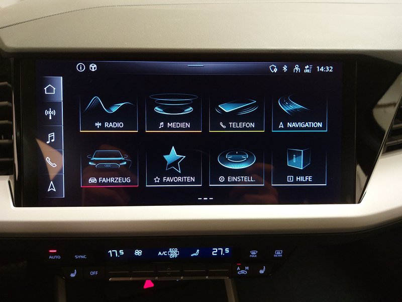 Audi Q4 e-tron • Full LED • digitalni instrumenti — 18